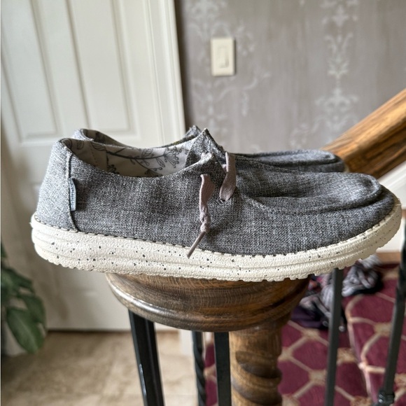 Hey Dude Wendy ladies size 8 excellent condition gray - Picture 6 of 7